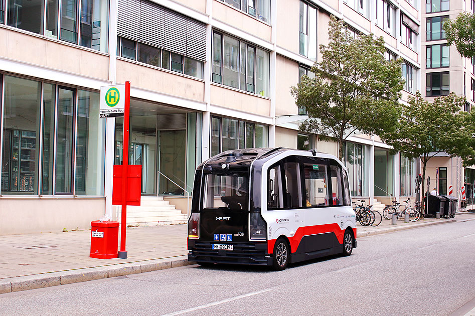 In Zukunft sollen in Hamburg autonome Holon Mover Busse fahren, hier ein Heat Bus in der Hamburger Hafencity