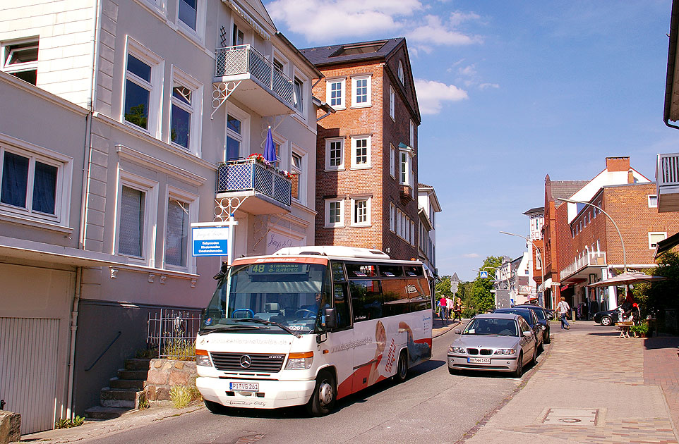 Die Linie 48 im Hamburger Verkehrsverbund - Die Bergziege ist wohl die schönste Linie im HVV - Dieser Bus fährt durch das Treppenviertel von Blankenese