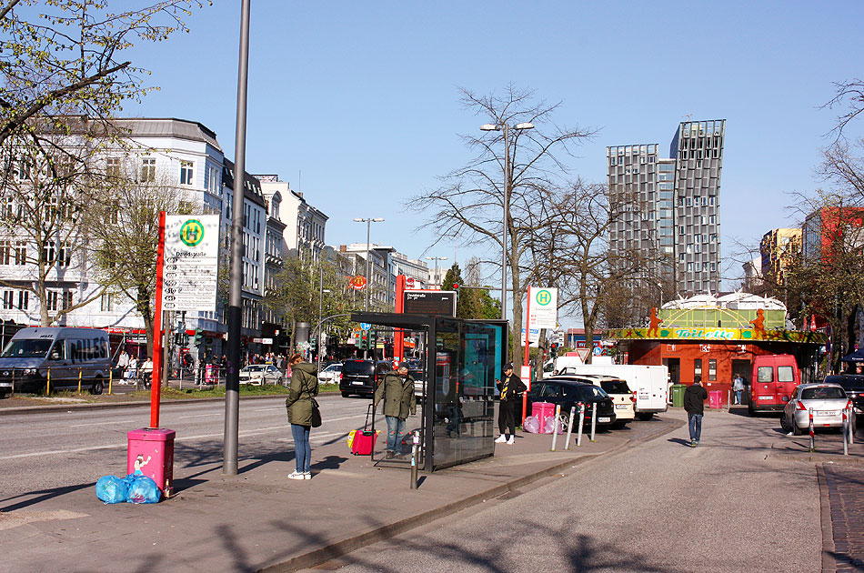 Die Bushaltestelle Davidstraße in Fahrtrichtung Hauptbahnhof in Hamburg auf St. Pauli