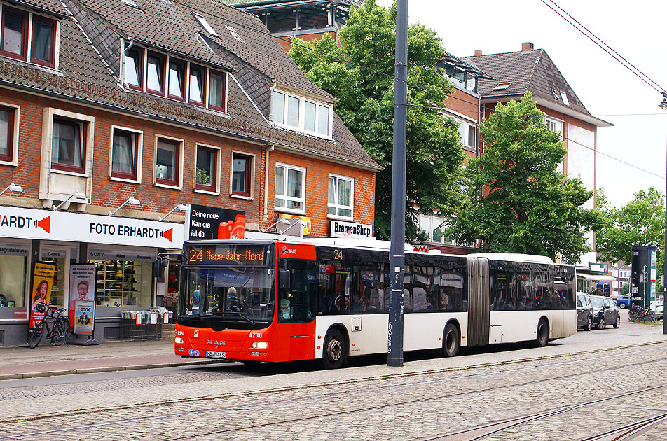 Ein BSAG Bus an der Haltestelle Domsheide in Bremen