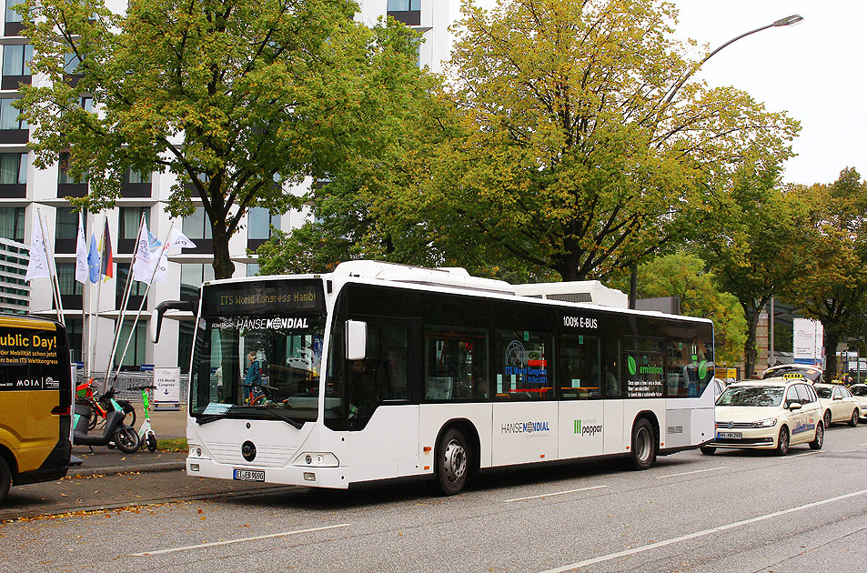 Ein vom Diesel-Citaro zum Elektro-Citaro umgebauter Bus auf dem ITS Weltkongress in Hamburg