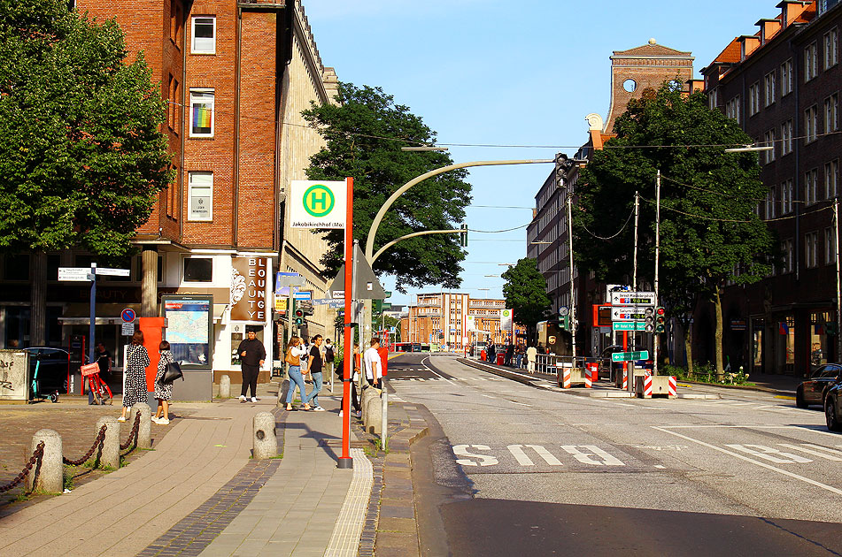 Die Bushaltestelle Jacobikirchhof Mönckebergstraße