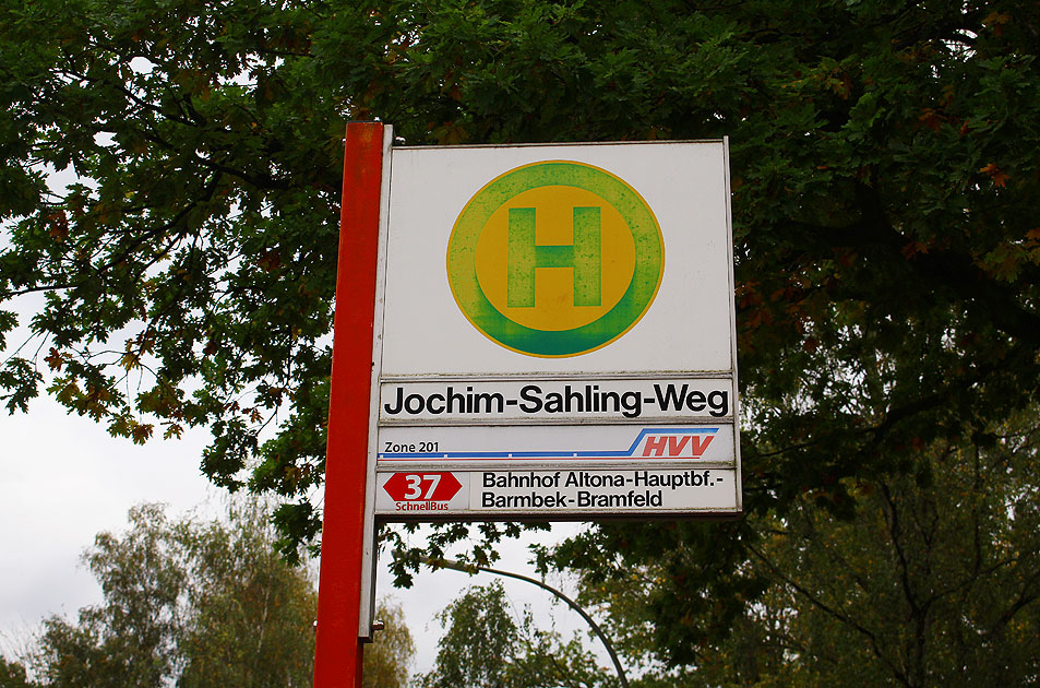 Die Bushaltestelle Joachim-Sahling-Weg in Hamburg-Osdorf - Schnellbus Linie 37