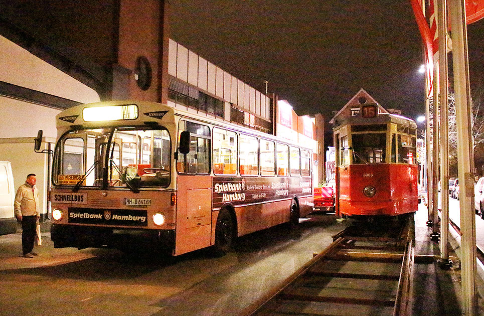 Straßenbahn und Schnellbus in Hamburg im Betriebshof Krohnskamp