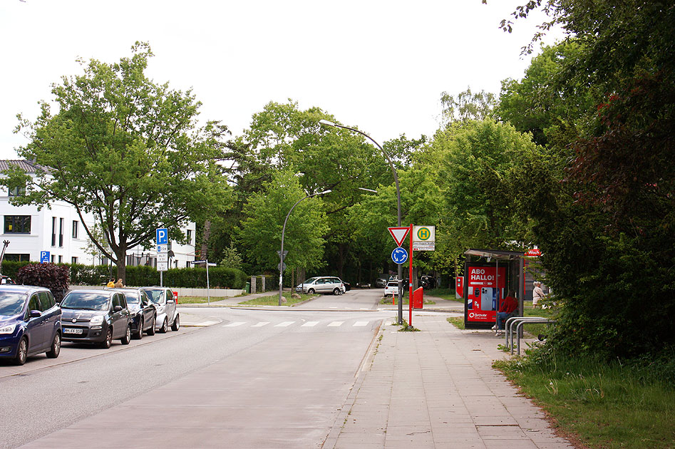 Die Bushaltestelle Ernst-August-Weg in Hamburg-Othmarschen