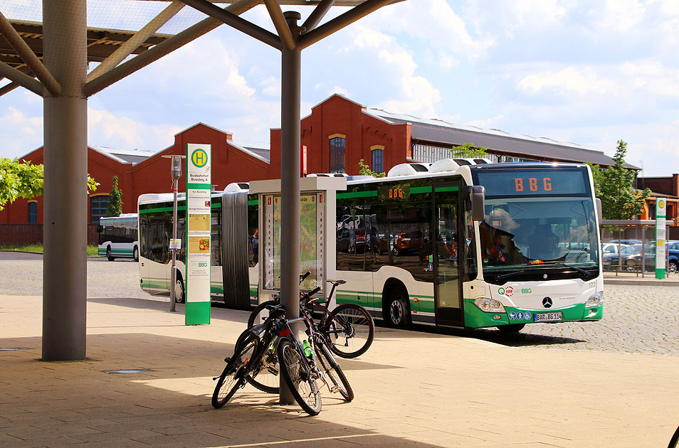 Ein Bus der BBG auf dem Busbahnhof / ZOB in Eberswalde vor dem Hbf
