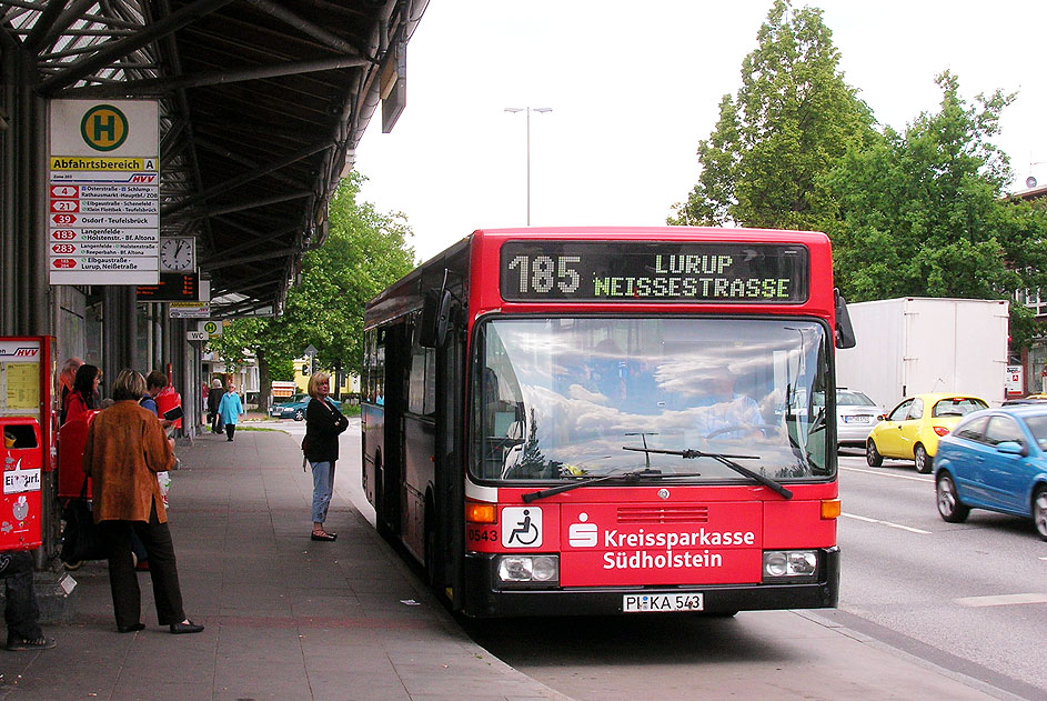 Ein PVG Bus MB O 405 N an der Haltestelle Eidelstedter Platz in Hamburg
