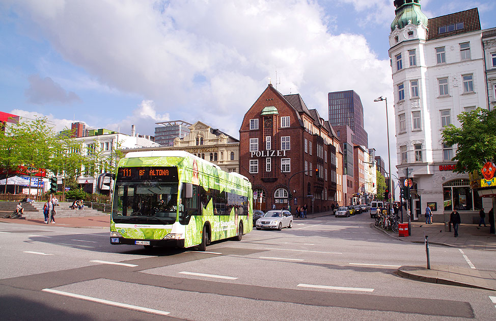 Buslinie 111 in Hamburg an der Davidwache