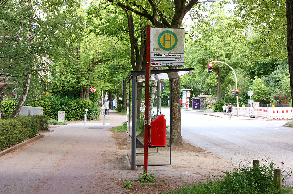 Die Bushaltestelle Philosophenweg der Buslinie 15 in Richtung S-Bahn Othmarschen