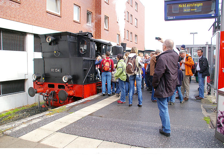 Dampflok 91 134 im Bahnhof Wedel