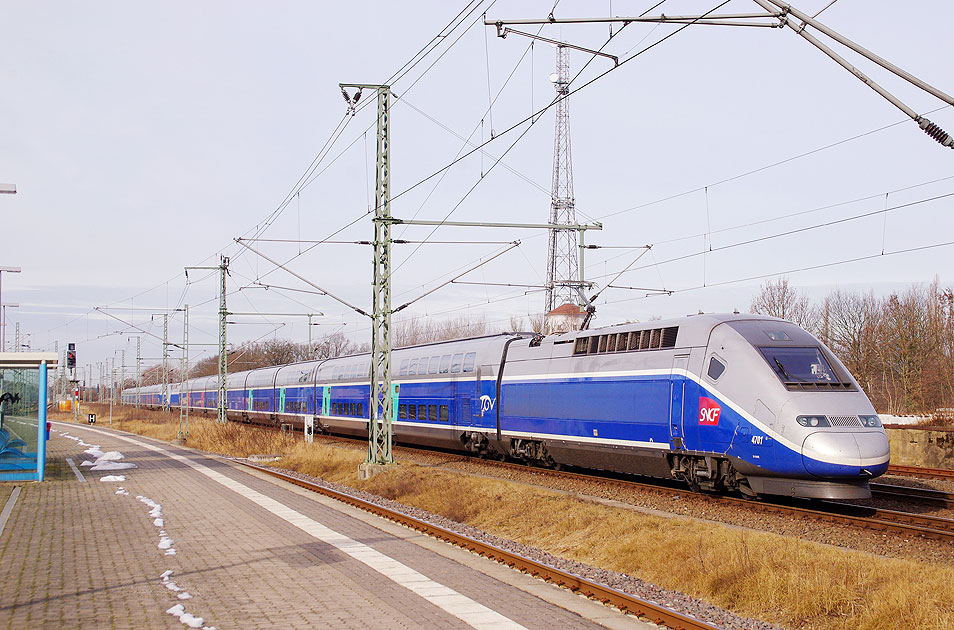 Der TGV Duplex im Bahnhof Ludwigslust