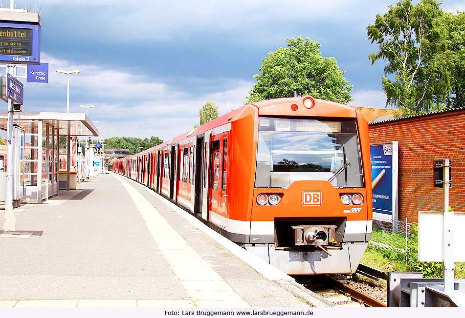 S-Bahn in Wedel - Triebwagen der Baureihe 474