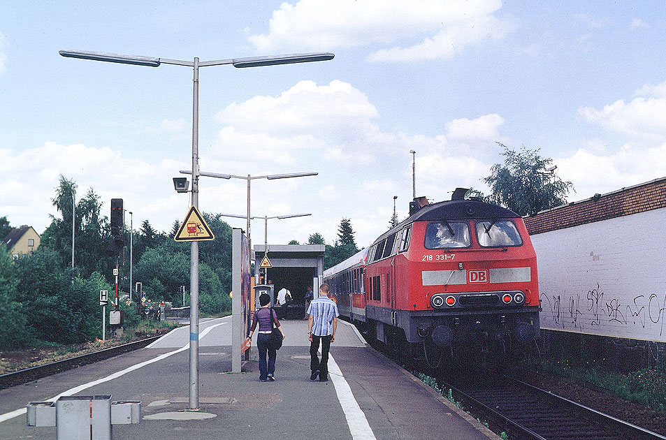 Eine Lok der Baureihe 218 im Bahnhof Hamburg-Rahlstedt