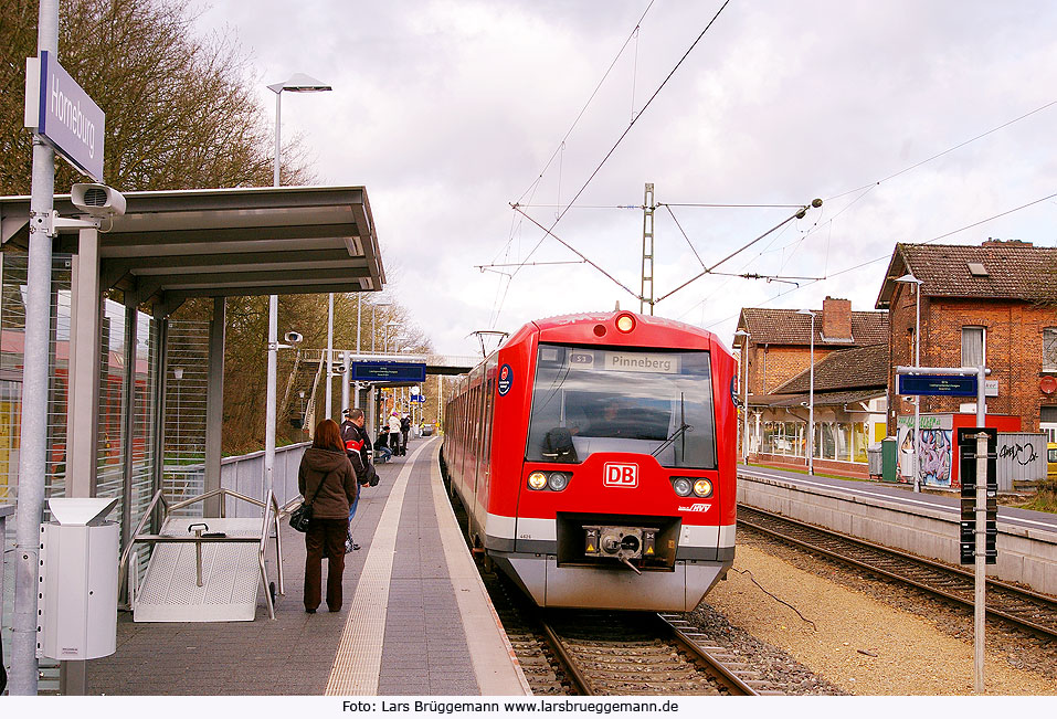 Die S-Bahn in Horneburg - Ein Triebwagen der Baureihe 474