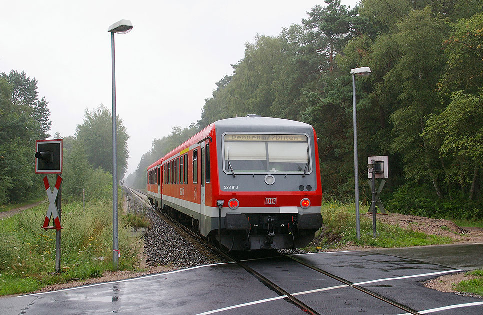 Ein Triebwagen der Baureihe 628 im Haltepunkt Büsenbachtal