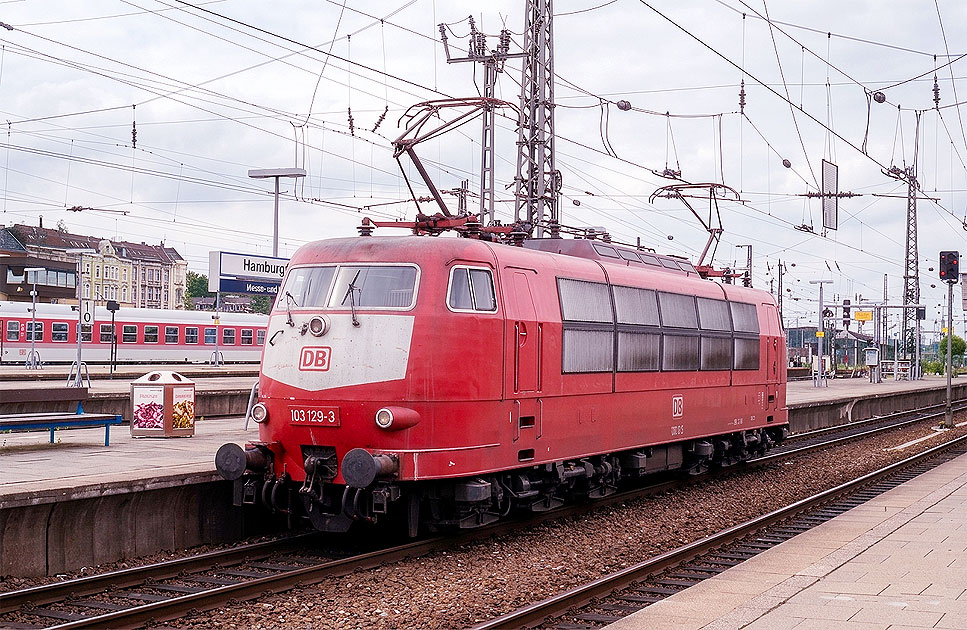 DB Baureihe 103 im Bahnhof Hamburg-Altona
