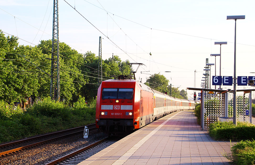 DB Baureihe 101 mit einem EC in Bochum Hbf