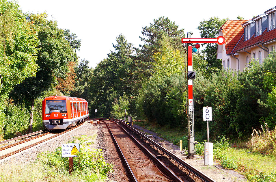 Ein 474 im Bahnhof Klein Flottbek in den Elbvororten