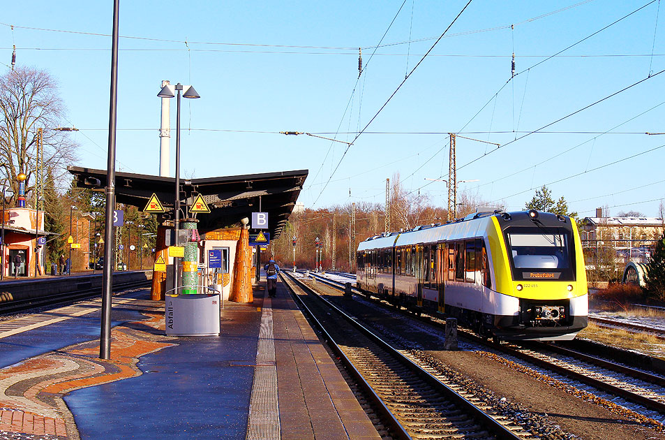Ein Lint der SWEG für die HzL im Bahnhof Uelzen