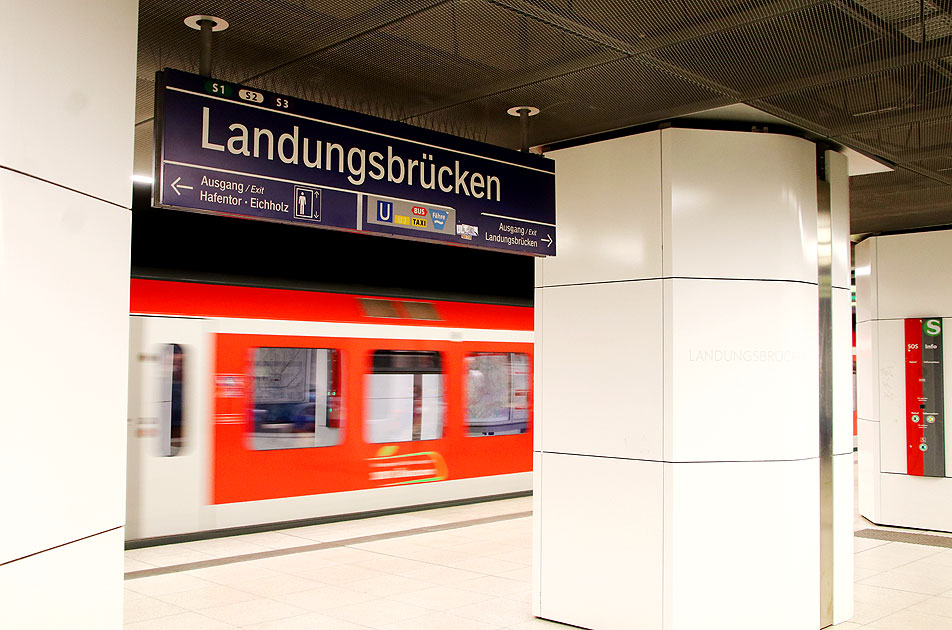 Die Hamburger S-Bahn an den Landungsbrücken