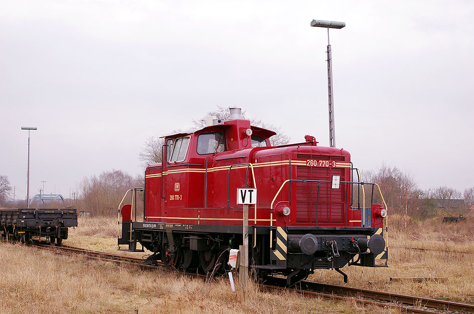 Eine Lok der Baureihe 260 im Bahnhof Büchen