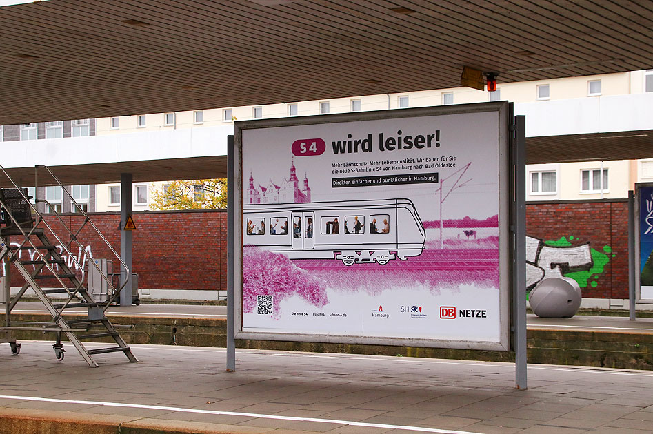Der Bahnhof Bovestraße muss noch gebaut werden - hier ein Werbeplakat für die neue S4 von Hasselbrook nach Ahrensburg