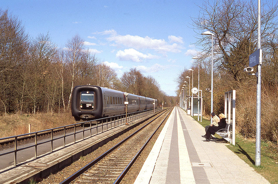 Der Bahnhof Haffkrug mit zwei Gumminasen der DSB