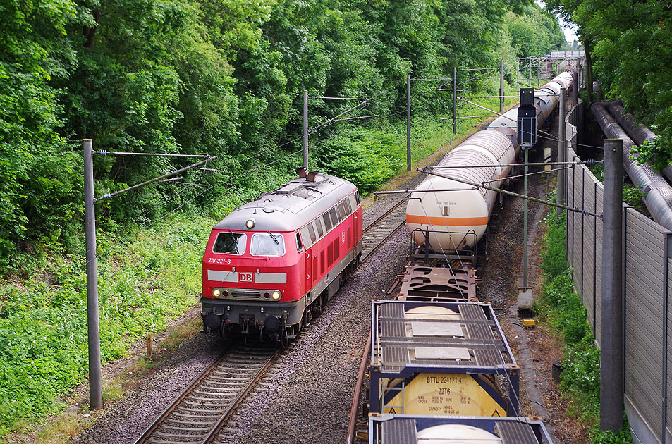 DB Baureihe 218 in Hamburg auf der Güterumgehungsbahn