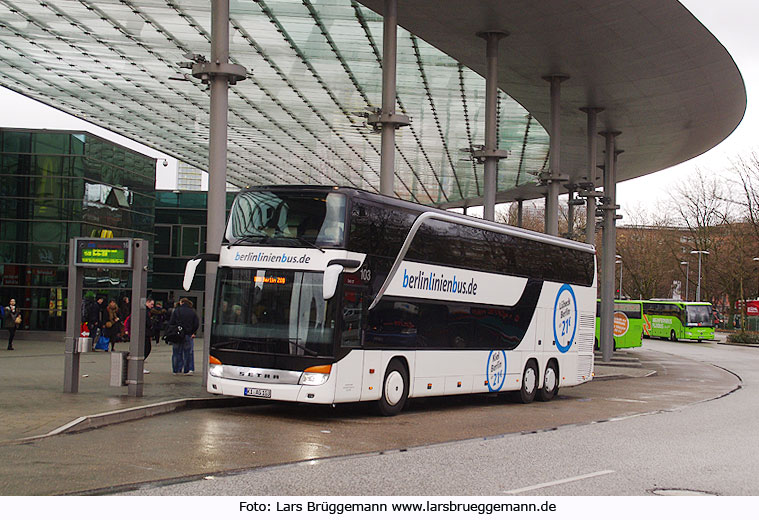 Ein Foto vom Berlinlinienbus auf dem Hamburger ZOB