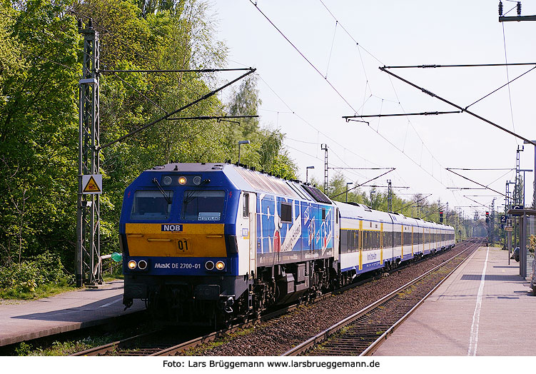 Die NOB Lok DE 2700-01 im Bahnhof Elmshorn