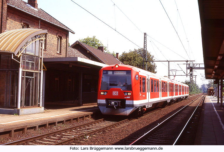 Eine S-Bahn im Bahnhof Buxtehude auf Probefahrt