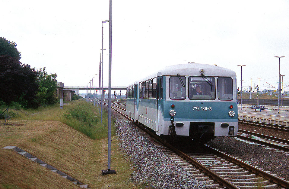 Eine Ferkeltaxe der Baureihe 772 im Bahnhof Oebisfelde