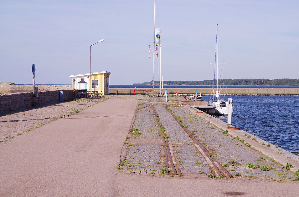 Die Ölands Järnvägar - die Ölandsbahn im Hafen von Mörbylånga