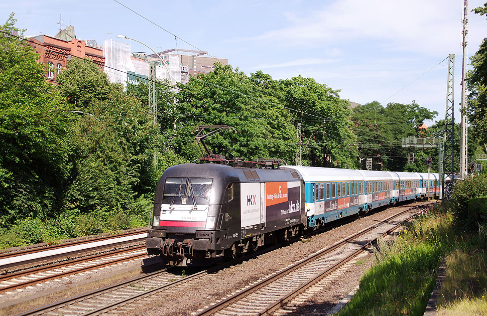 Der erste planmäßig HKX-Zug erreicht Hamburg auf dem Rückweg von Köln
