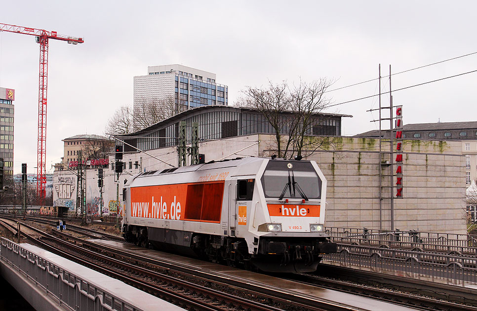 Maxima Lok von der HVLE vom Hersteller Voith im Bahnhof Hamburg Dammtor