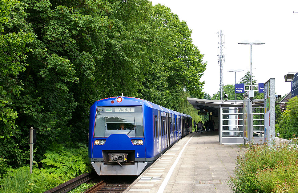 Der Bahnhof Kornweg - HSV Handball Werbezug der Hamburger S-Bahn - 474 4004
