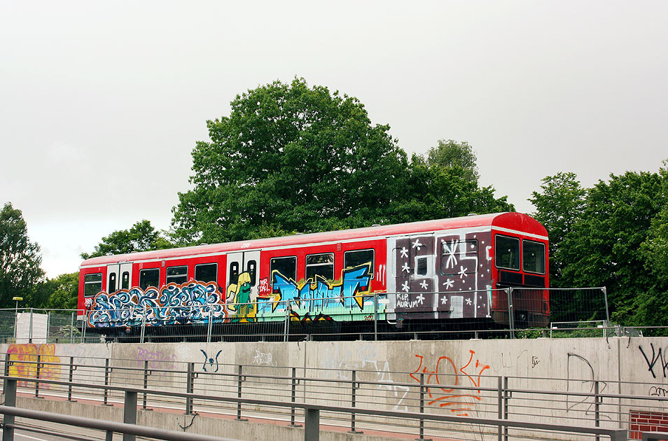 Der Bahnhof Am Pulverhof - Der S-Bahn-Wagen 473 058 als S 4 Infozentrum