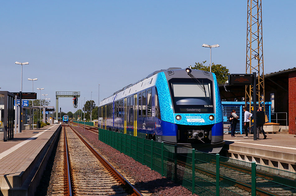 Der Wasserstoffzug Ilint von der EVB im Bahnhof Bremervörde