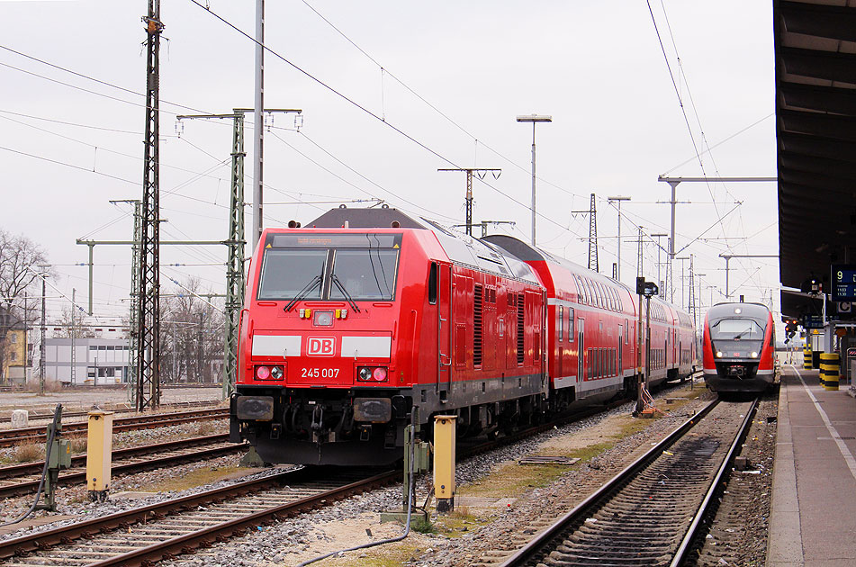 Die Traxx Diesellok 245 007 in Augsburg Hbf