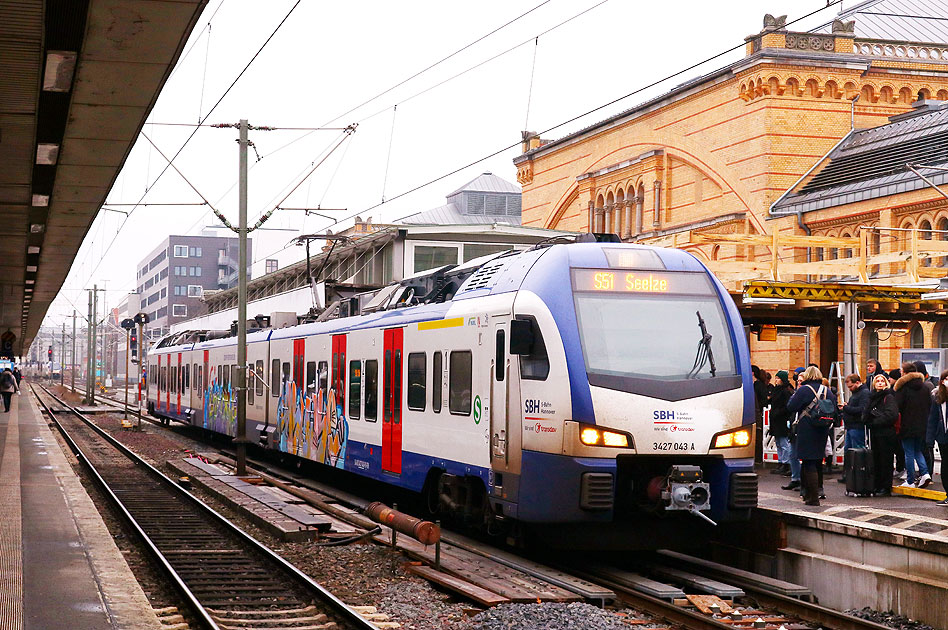 Die S-Bahn Hannover - ein Stadler Flirt Triebwagen der Baureihe 427