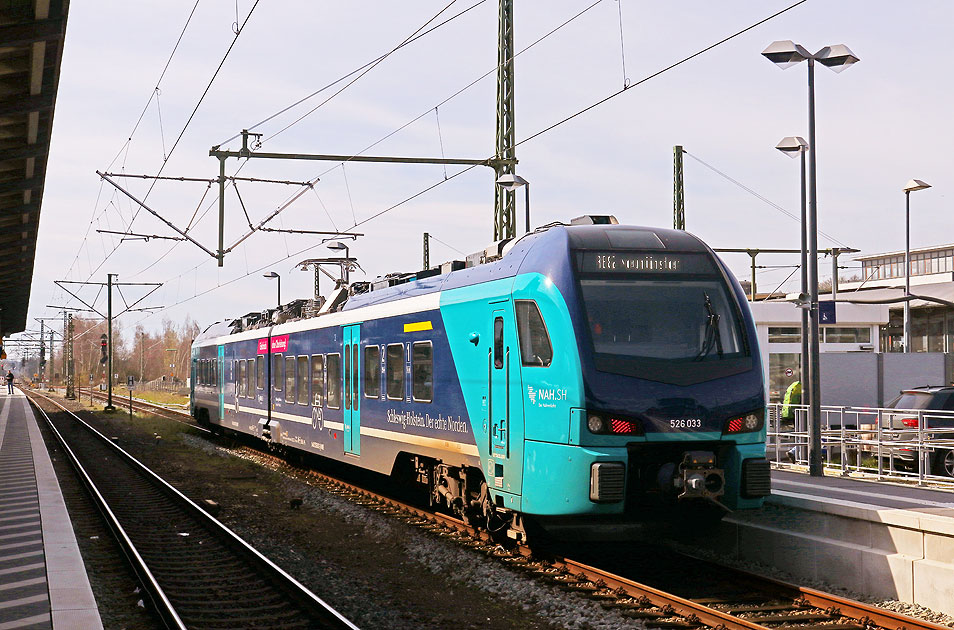 Ein Nordbahn Akkutriebwagen der Nordbahn im Bahnhof Bad Oldesloe