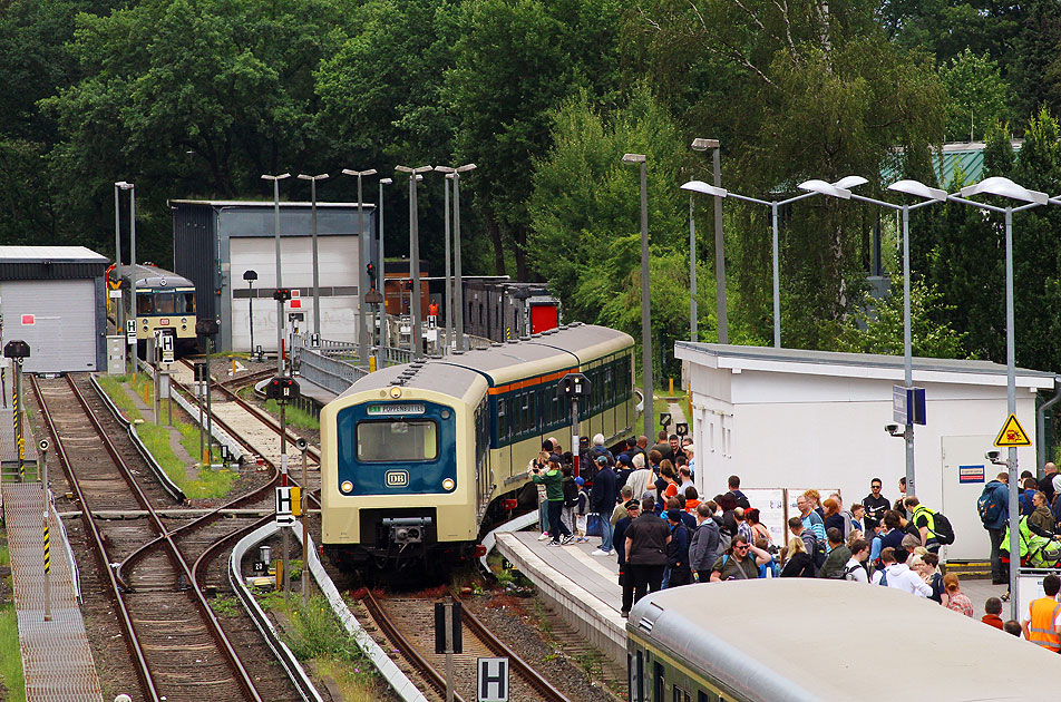 Der Museumszug 472 262 im Bahnhof Hamburg-Poppenbüttel