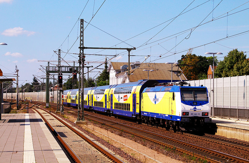 Ein Metronom Doppelstockzug in Winsen an der Luhe
