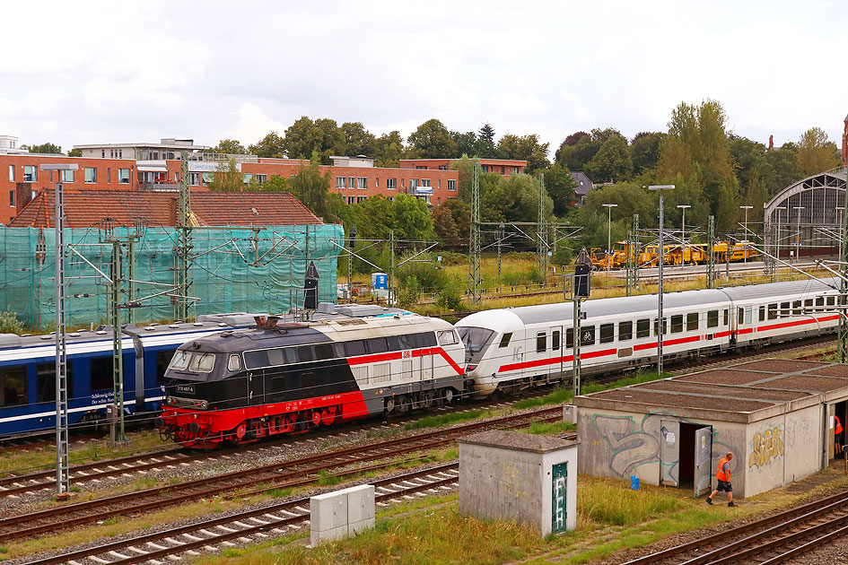 Die 218 497-6 im Lübecker Hauptbahnhof