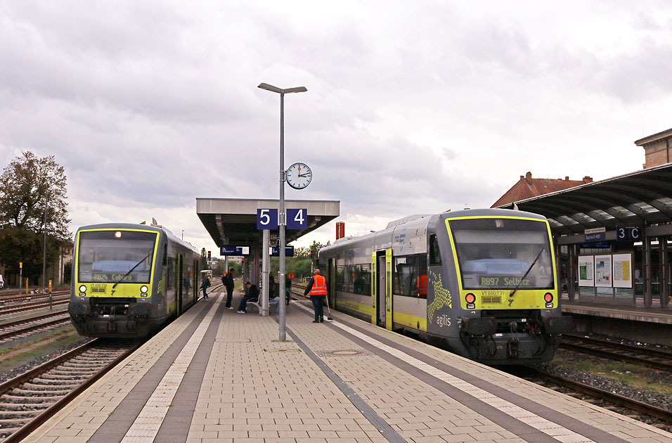 Zwei Agilis Triebwagen im Hauptbahnhof von Bayreuth