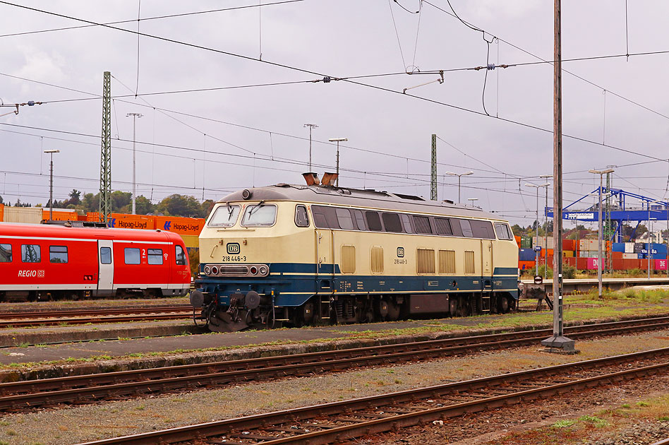 Die Lok 218 446-3 in Hof Hbf