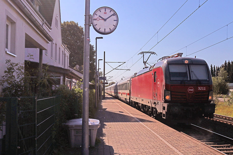 Eine DSB-Lok der Reihe EB im Bahnhof Nortorf
