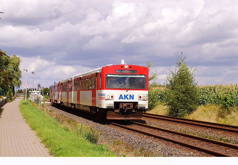 Zwei AKN VTA Triebwagen zwischen Hasloh und Bönningstedt