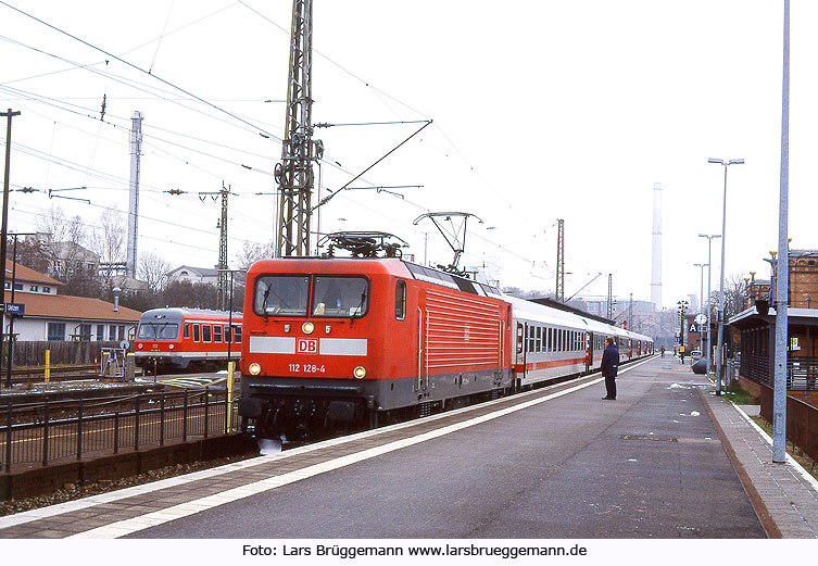 DB Baureihe 112 mit Bundeswehr IC in Uelzen