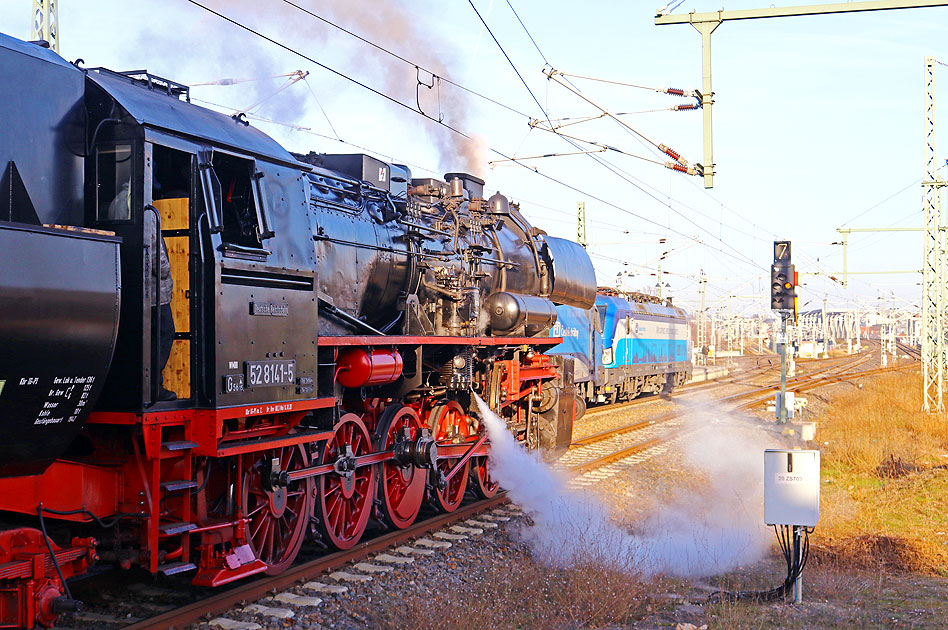 Die Kriegslok 52 8141-5 im Bahnhof Dresden-Neustadt